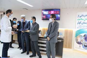 آیین قدردانی از افتخارآفرینان حماسه و ایثار در دوران کرونا ویروس بیمارستان کوثر سمنان99.09.11 